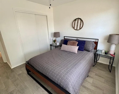 14400 Sandifer St - Photo Thumbnail 14