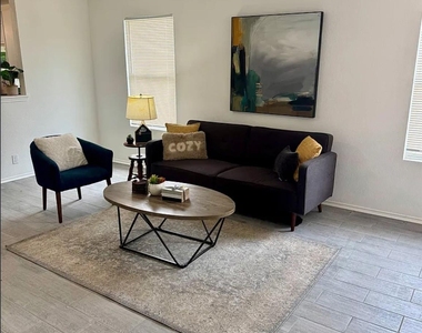 14400 Sandifer St - Photo Thumbnail 3