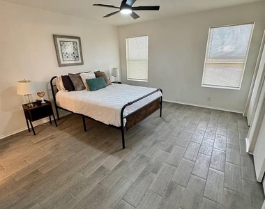 14400 Sandifer St - Photo Thumbnail 9