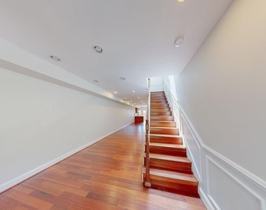 1617 C Street Se - Photo Thumbnail 5