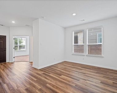 309 Harbors Ln - Photo Thumbnail 1