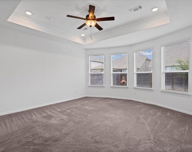 309 Harbors Ln - Photo Thumbnail 6