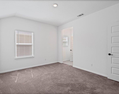 309 Harbors Ln - Photo Thumbnail 14