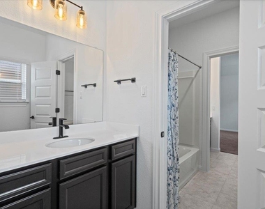 309 Harbors Ln - Photo Thumbnail 13