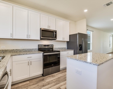 216 The Duke Dr - Photo Thumbnail 9