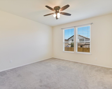 216 The Duke Dr - Photo Thumbnail 11