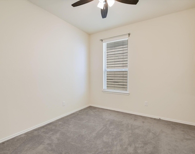 216 The Duke Dr - Photo Thumbnail 14