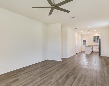 216 The Duke Dr - Photo Thumbnail 4