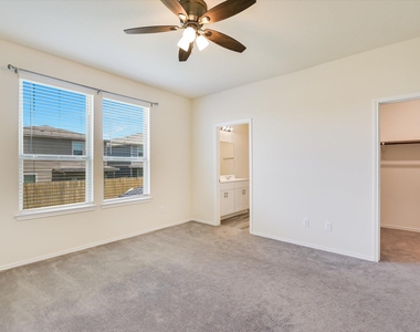 216 The Duke Dr - Photo Thumbnail 12