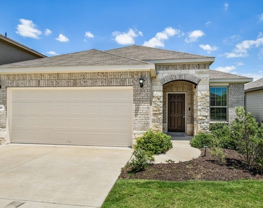 216 The Duke Dr - Photo Thumbnail 2