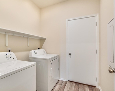 216 The Duke Dr - Photo Thumbnail 10