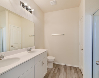 216 The Duke Dr - Photo Thumbnail 13