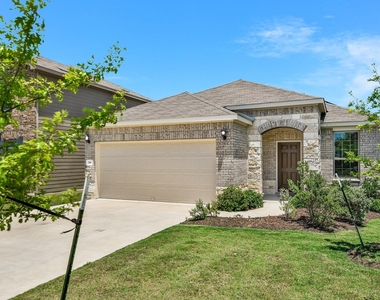 216 The Duke Dr - Photo Thumbnail 1