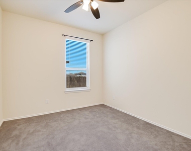 216 The Duke Dr - Photo Thumbnail 16