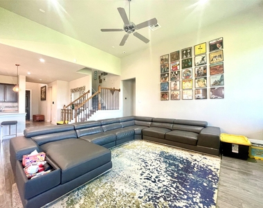 6829 Brindisi Pl - Photo Thumbnail 7