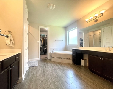6829 Brindisi Pl - Photo Thumbnail 20