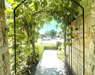 6829 Brindisi Pl - Photo Thumbnail 4