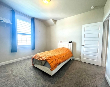6829 Brindisi Pl - Photo Thumbnail 24