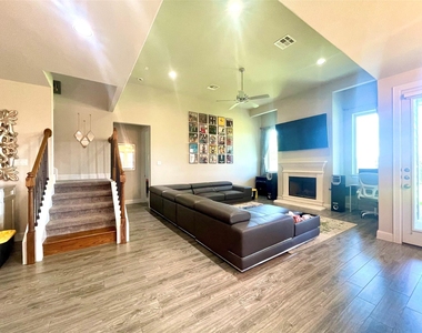 6829 Brindisi Pl - Photo Thumbnail 8