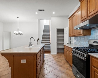 2127 Clear Lake Pl - Photo Thumbnail 8