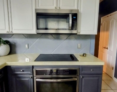 11914 Loomis Dr - Photo Thumbnail 8