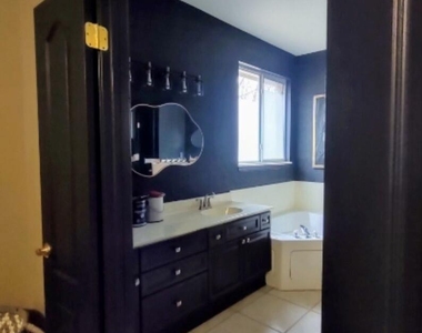 11914 Loomis Dr - Photo Thumbnail 11