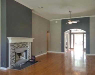 11914 Loomis Dr - Photo Thumbnail 4