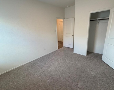 109 High Hill Cv - Photo Thumbnail 11