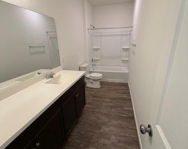 109 High Hill Cv - Photo Thumbnail 10
