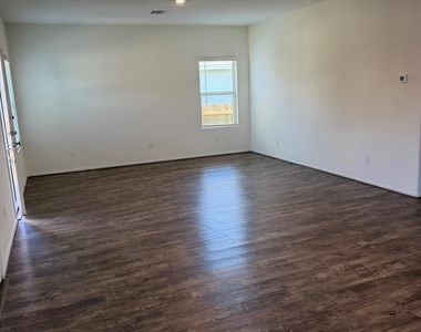 109 High Hill Cv - Photo Thumbnail 5