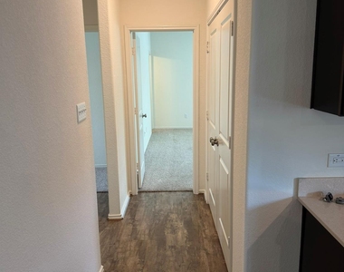 109 High Hill Cv - Photo Thumbnail 7