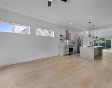 4712 Reyes St - Photo Thumbnail 3