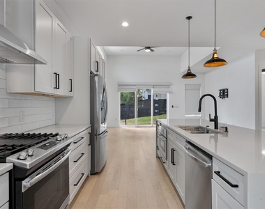 4712 Reyes St - Photo Thumbnail 7