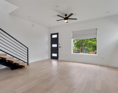 4712 Reyes St - Photo Thumbnail 2