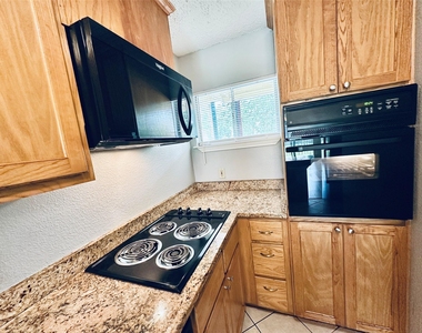 601 W 11th St - Photo Thumbnail 9
