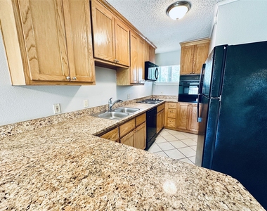 601 W 11th St - Photo Thumbnail 5