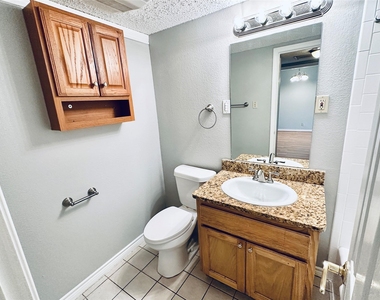 601 W 11th St - Photo Thumbnail 21