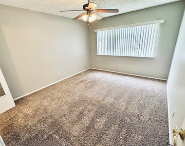 601 W 11th St - Photo Thumbnail 23