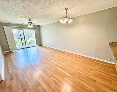 601 W 11th St - Photo Thumbnail 4