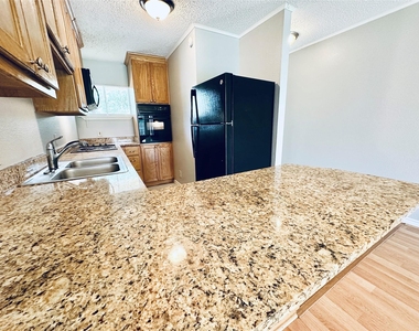601 W 11th St - Photo Thumbnail 6