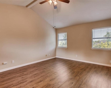 8301 Red Willow Dr - Photo Thumbnail 5