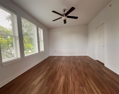 1900 Barton Springs Rd - Photo Thumbnail 4