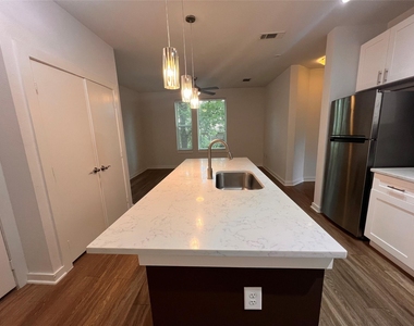 1900 Barton Springs Rd - Photo Thumbnail 15