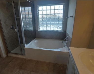 8404 Harrier Dr - Photo Thumbnail 10