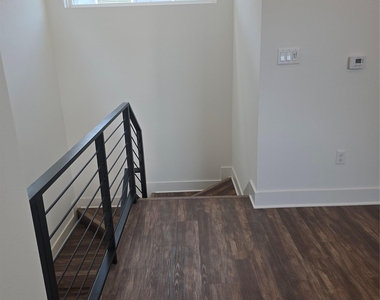 7601 Carver Ave - Photo Thumbnail 11