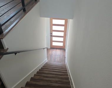 7601 Carver Ave - Photo Thumbnail 12