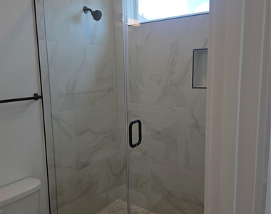 7601 Carver Ave - Photo Thumbnail 6