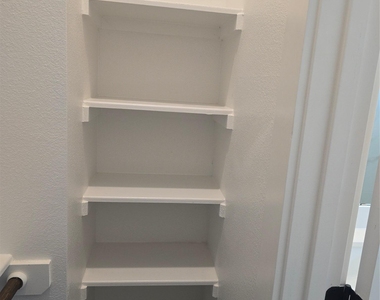 7601 Carver Ave - Photo Thumbnail 8