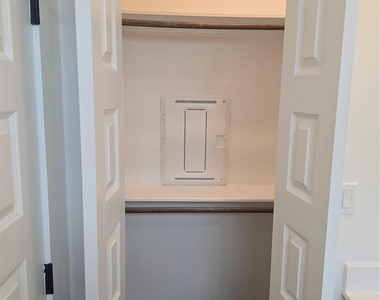 7601 Carver Ave - Photo Thumbnail 7