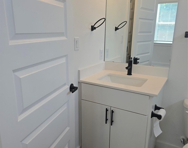 7601 Carver Ave - Photo Thumbnail 9